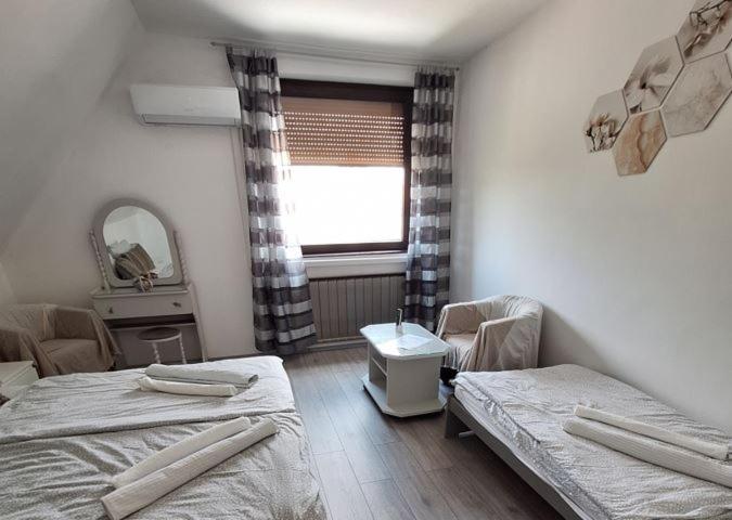 Aniiza Apartman Orvenyes Exterior foto